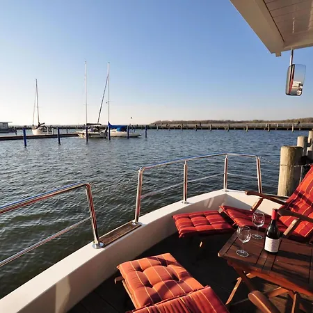 Botel Wave Rider No 2 Comfortable