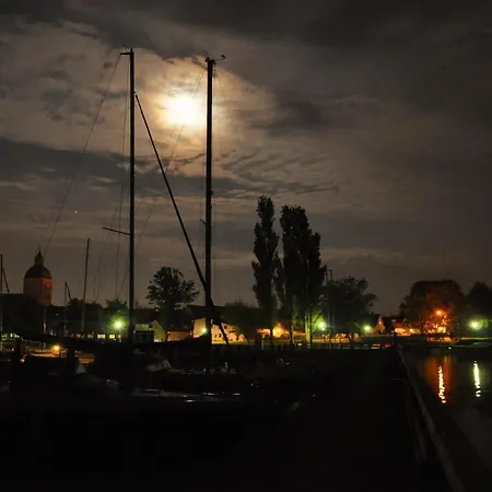 Botel Wave Rider No 2 Comfortable