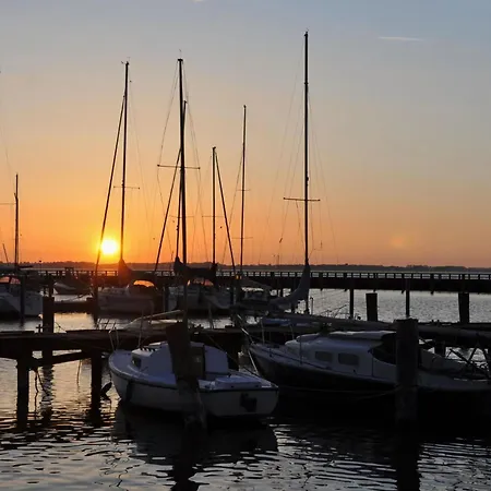 Botel Wave Rider No 2 Comfortable