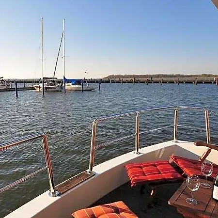 Botel Wave Rider No 2 Comfortable