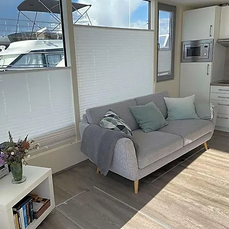 Botel Wave Rider No 2 Comfortable 4*