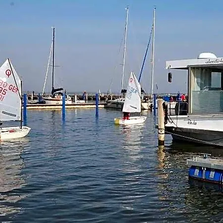 Botel Wave Rider No 2 Comfortable 4*