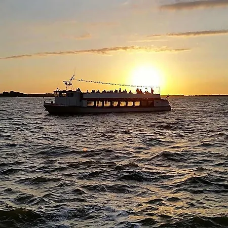 Botel Wave Rider No 2 Comfortable 4*